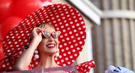 Хит или Шит: Кейти Пери с клоунски маникюр