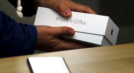 Стотици фенове на Apple и робот посрещнаха новия iPhone