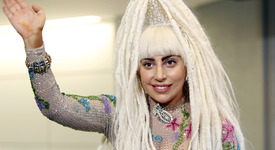 Най-ексцентричните тоалети на Lady GaGa [+ снимки]
