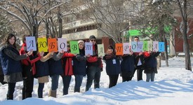 Пенсионери се сбиха за безплатни презервативи