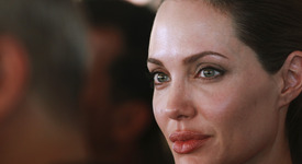 Устните на Анджелина Джоли - мисията възможна!