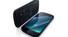 Руснаци показаха новият YotaPhone 2 