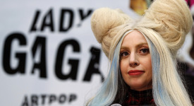 Lady GaGa шокира за пореден път - обля се с повръщано