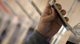 iPhone 5S и iPhone 5C вече са в България