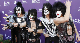 KISS издадоха най-голямата фото книга