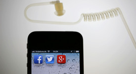 Жена почина от токов удар, докато използвала iPhone-а си