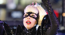 Искаш ли да видиш Lady GaGa на живо? Просто ни поздрави :)