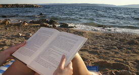 Книжките, които с кеф да четеш на плажа