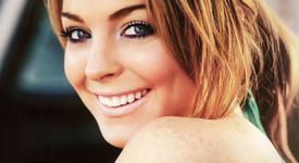 Линдзи Лоън на корицата на Maxim Australia