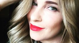 Алекс Раева със зимен кадър с бебето