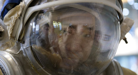 Космонавт трябва да се смали, за да се върне на Земята