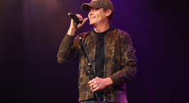 Вокалистът на 3 Doors Down с рак в четвърти стадий