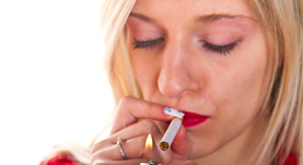 Тийнейджърите, които пушат електронни цигари, често посягат и към традиционните