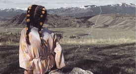 Прическа за лятото: Плитки с цветя