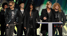 Guns N` Roses тръгват на турне догодина