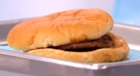 Хамбургер на 14 години изглежда като купен вчера (+видео)