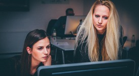 4 зодии, които се бъркат в чуждите работи