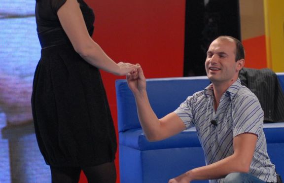 Изненадаха Big Brother! Венцислав предложи брак от сцената