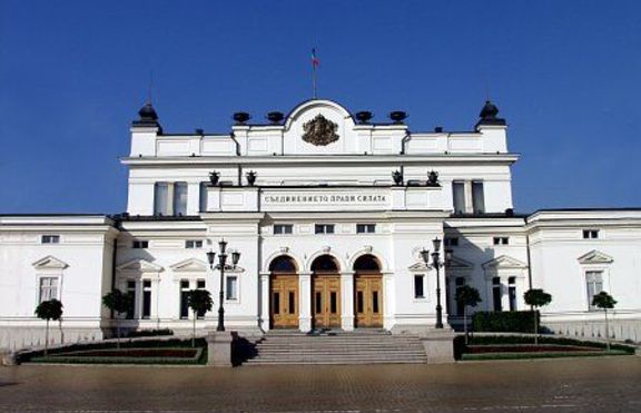 16-годишен докара Втора Английска пред парламента!