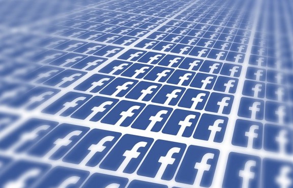 Facebook пуска нова апликация за събиране на снимки