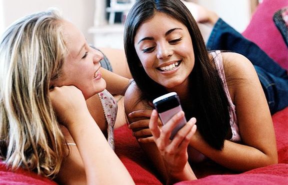 Училищата в Хюстън забраниха еротичните SMS-и и снимки