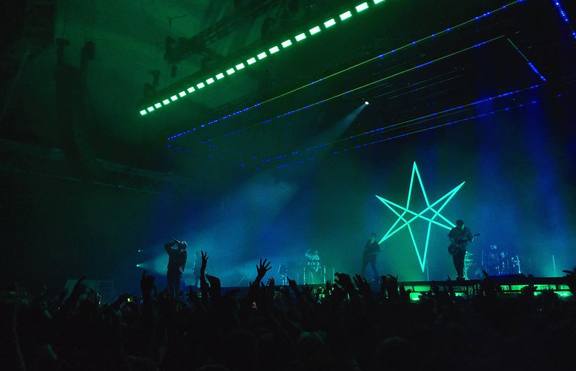 Фен на Bring Me The Horizon почина на техен концерт