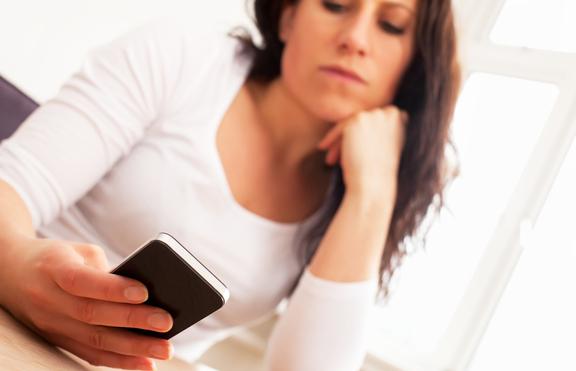 Защо не отговаря на SMS-ите и съобщенията ви?