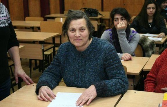 Иванка е на 62 години, предстои й  абитуриентски бал догодина :)