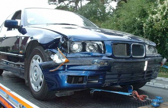14-годишен с BMW удари двама на пешеходци