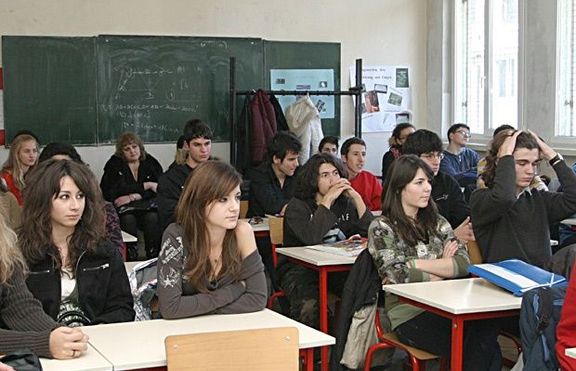 На кръгла маса обсъждаха проекто-закона за средното образование