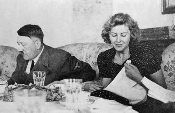На 30 април 1945 година се самоубиват Ева Браун и Хитлер