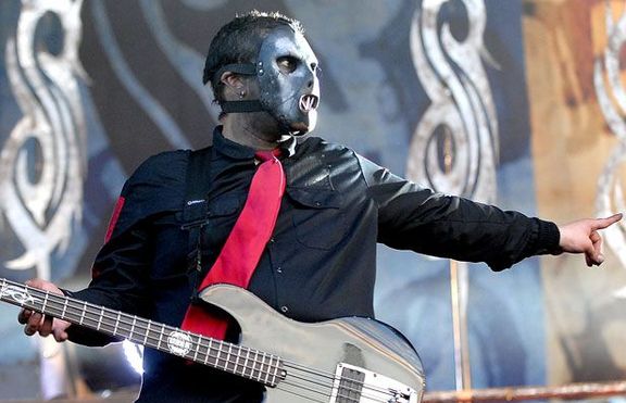 Почина басистът на Slipknot