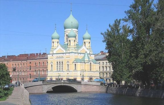 Нова мода сред младите - голи снимки пред забележителности