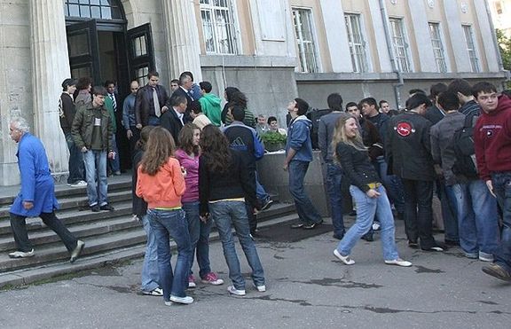 Днес  се опитаха да провалят седмокласниците. ..
