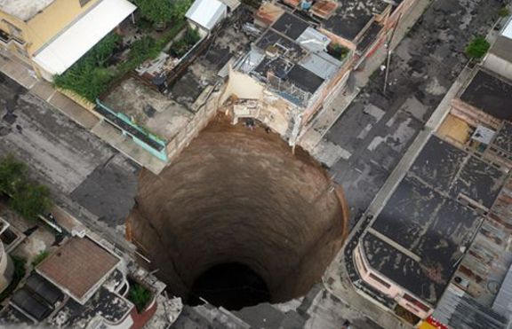 Гигантска дупка се отвори в Гватемала! 