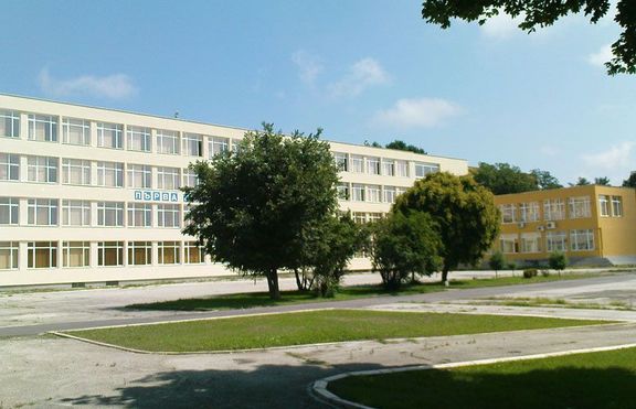 От вчера започна приемът на документи за гимназиите 