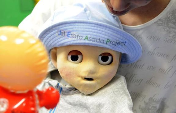 Японци създоха бебе робот 