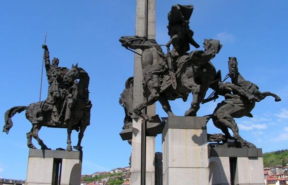 Сватби на паметника на Асеневци във Велико Търново
