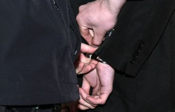 Двама тийнейджъри арестувани за обири