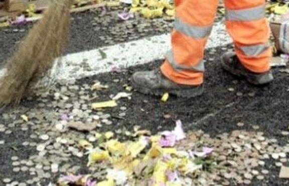 Човек може да граби с пълни шепи пари от улицата