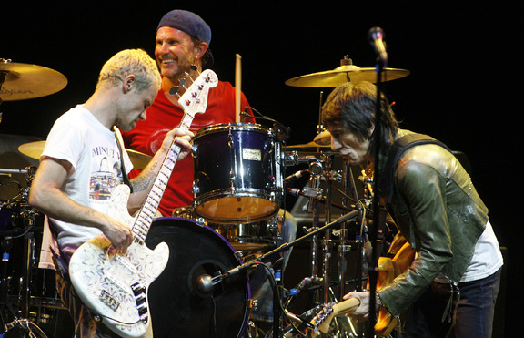 Местят концерта на Red Hot Chili Peppers