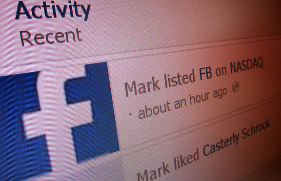 Вижте 8-те най-странни ареста заради Facebook