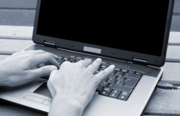Педофили дебнат децата ни в интернет