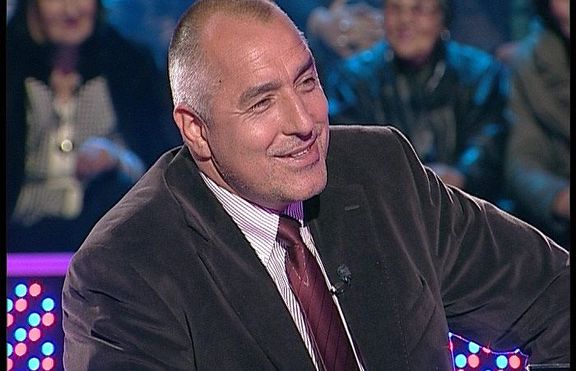 Кортежът на Бойко Борисов удари кола, тя изхвърча от пътя