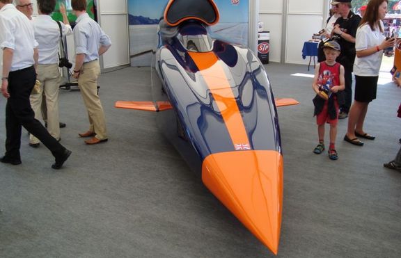 Най-после сглобиха окончателно супер колата BloodHound SSC 