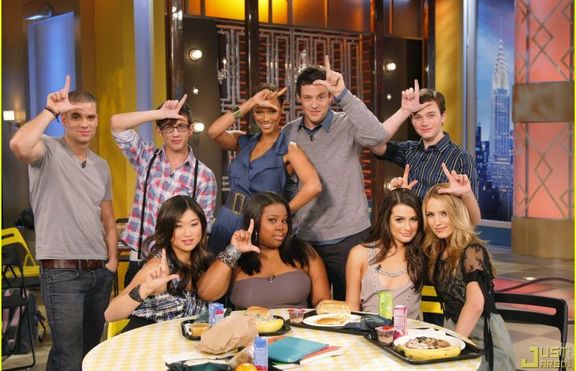 Звездите от Glee обичат да пазаруват онлайн