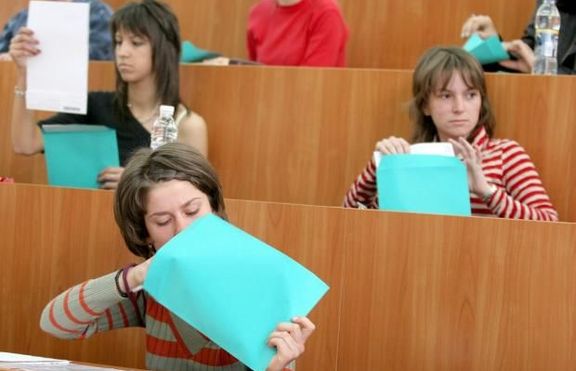 Предварителните изпити в УНСС текат с пълна сила