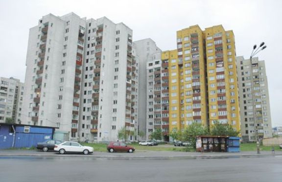Жена от Дружба наби съпруга си и заключи майка си на терасата