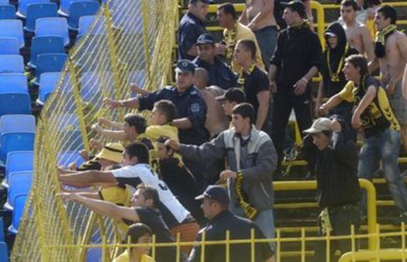 17-годишно момче с рана на главата, получена по време на 