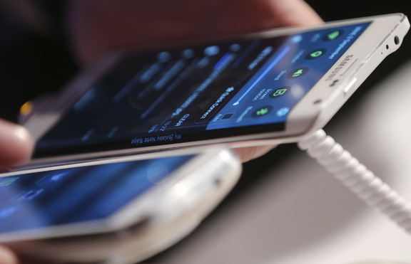 Новият Samsung Galaxy S ще бъде с екран от три страни